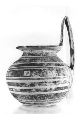 Brocca con ansa verticale a piastra sopraelevata